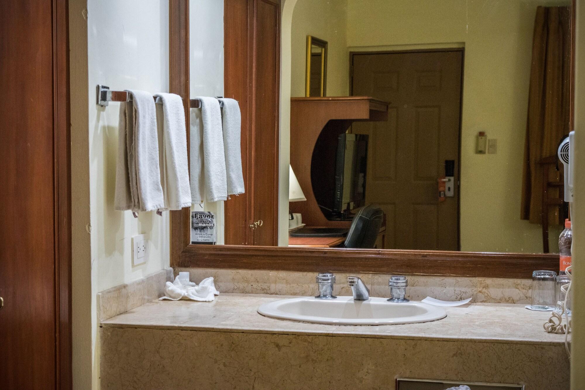 Quality Inn Ciudad Obregón Buitenkant foto